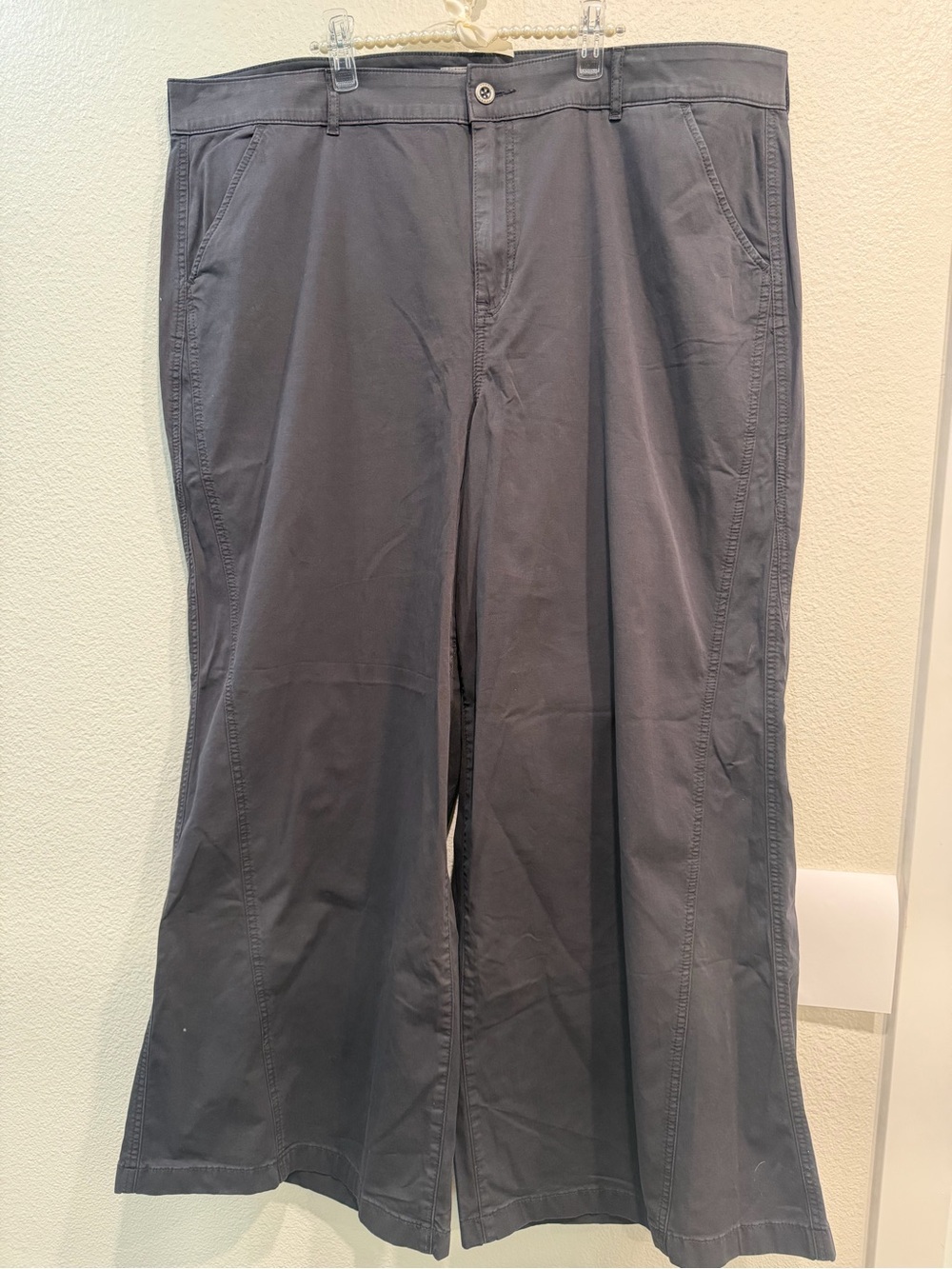 NWOT TORRID GRAY LIGHTWEIGHT PANT SIZE 22T